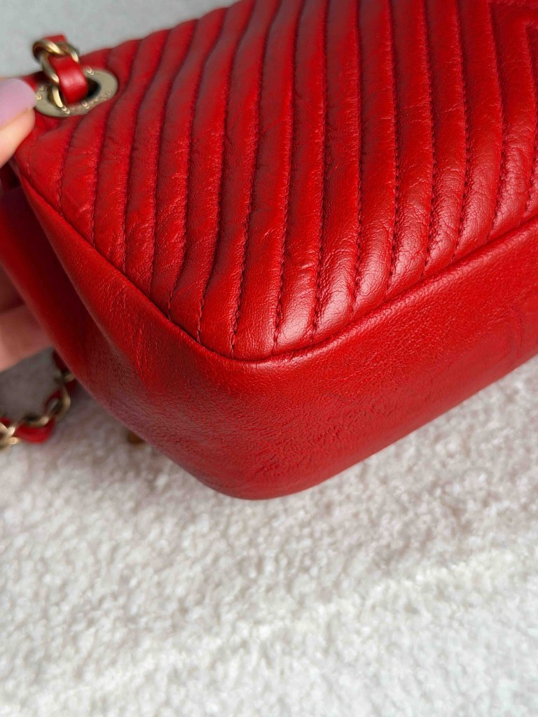 Chanel Chevron Small Surpique Flap torebka
