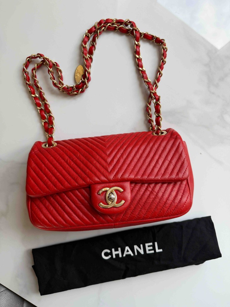 Chanel Chevron Small Surpique Flap torebka