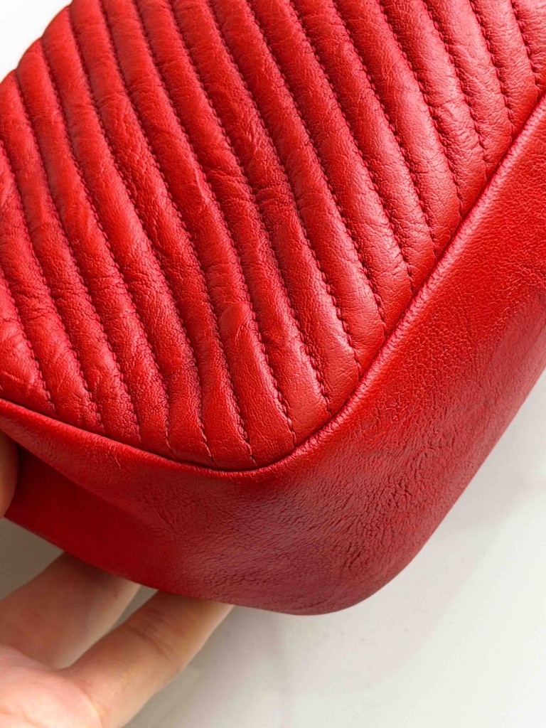 Chanel Chevron Small Surpique Flap torebka