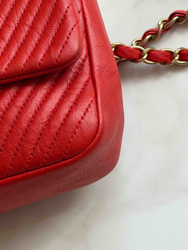 Chanel Chevron Small Surpique Flap torebka