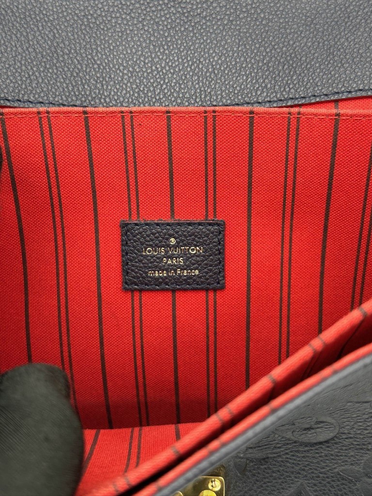 Louis Vuitton Pochette Metis bag