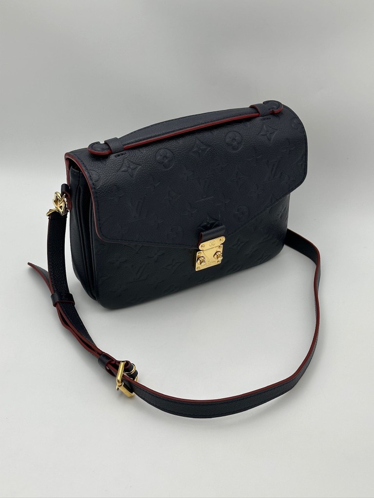 Louis Vuitton Pochette Metis bag