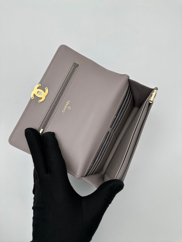 Chanel Wallet on Chain