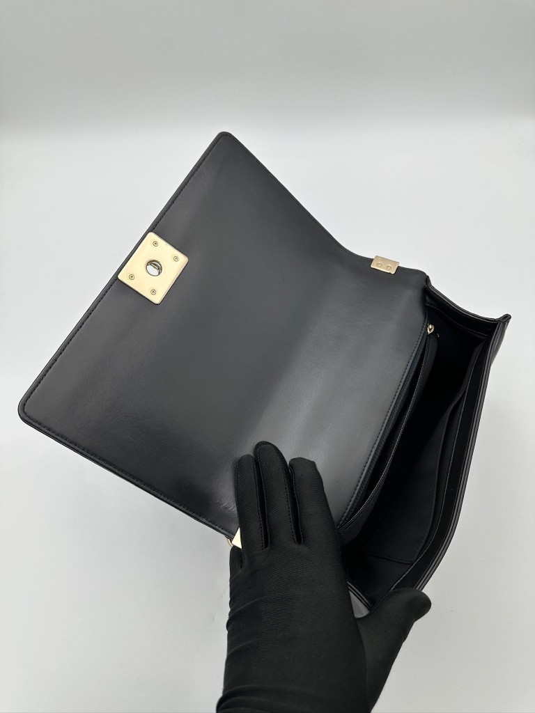 Chanel Boy New Medium bag