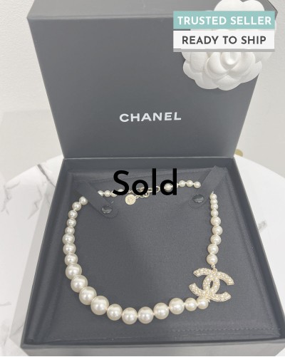 Chanel pearls necklace