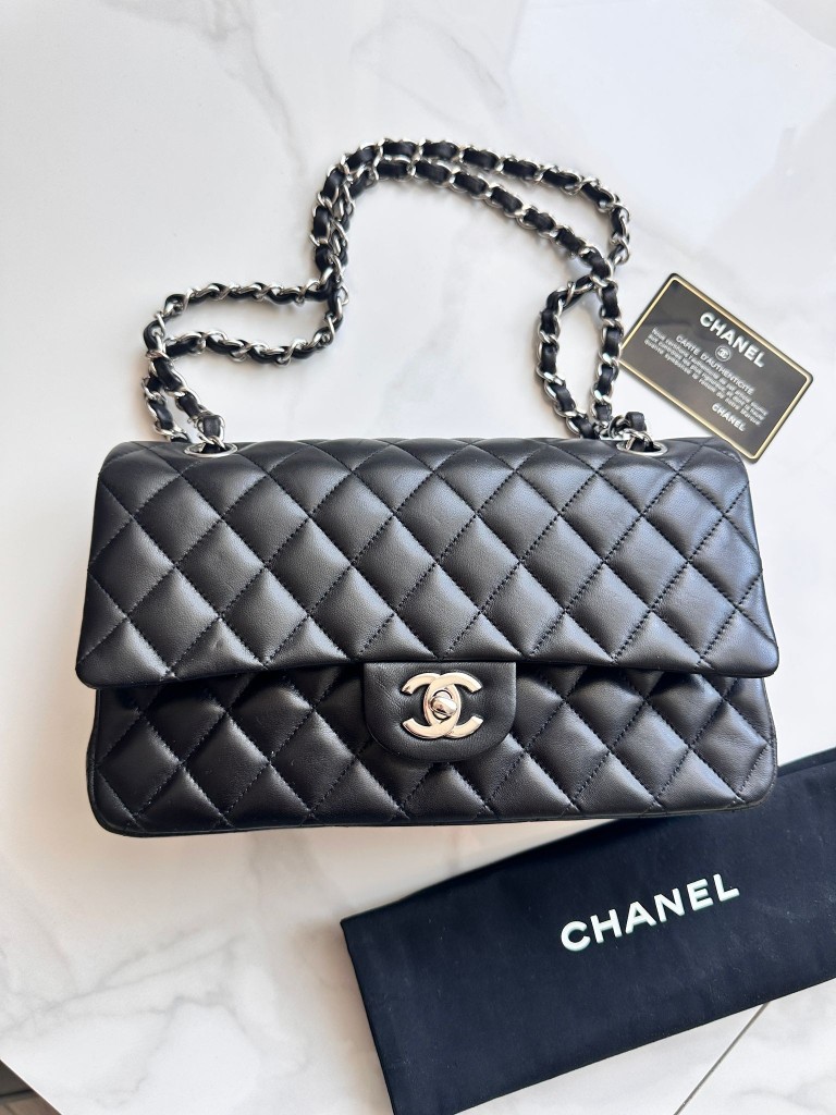 Classic Medium Double Flap bag