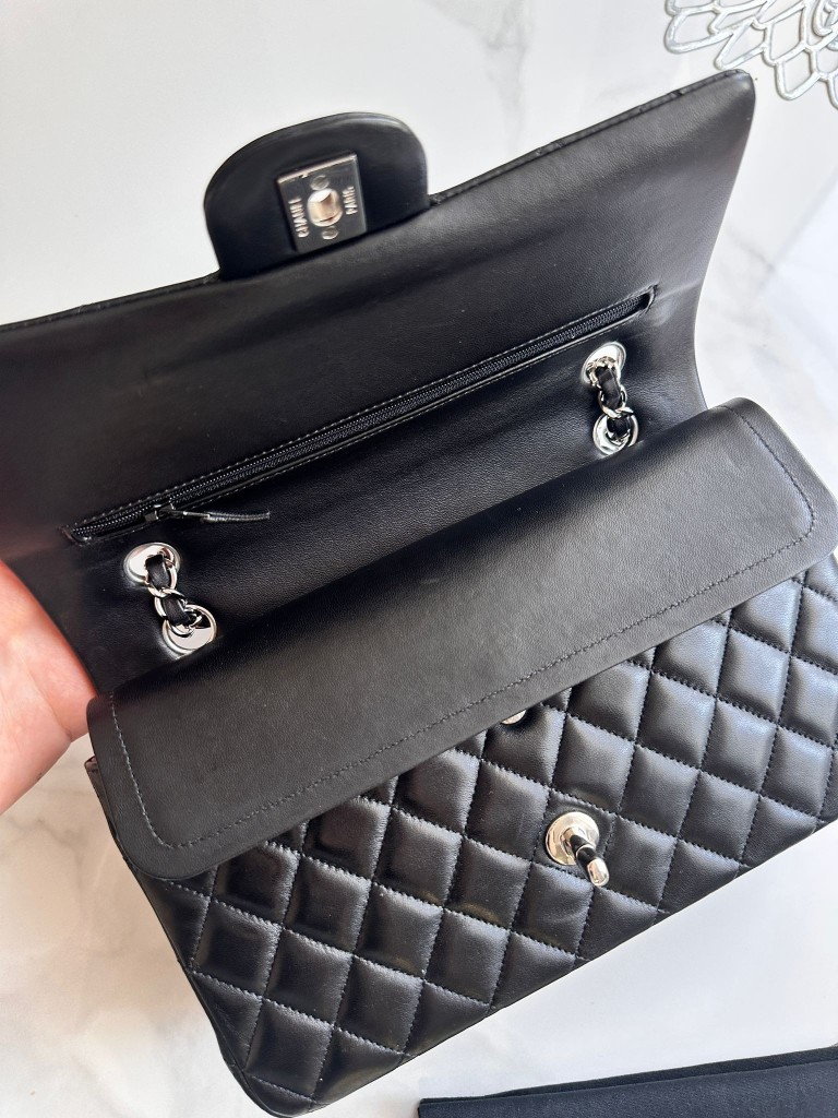 Classic Medium Double Flap bag
