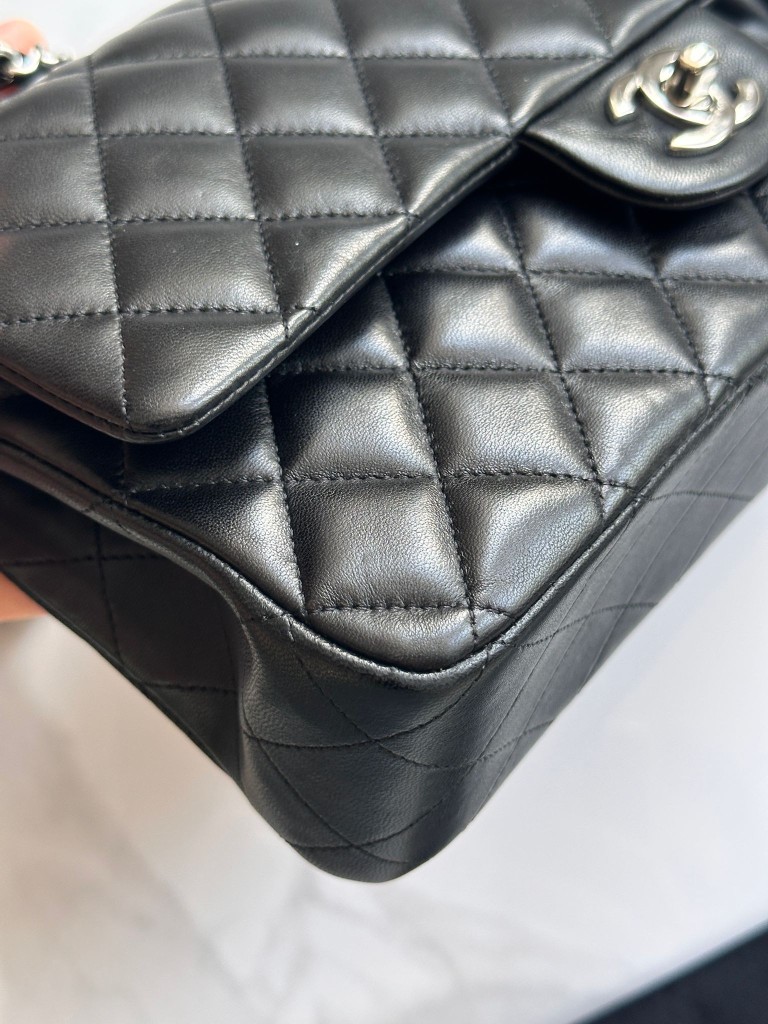 Classic Medium Double Flap bag