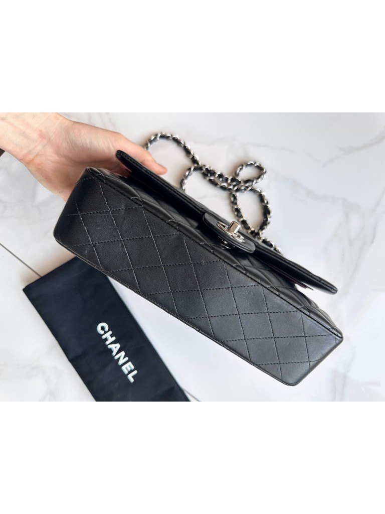 Classic Medium Double Flap bag
