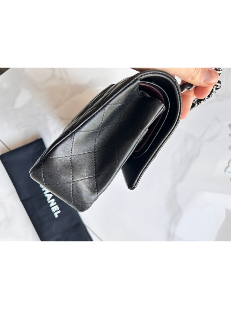 Classic Medium Double Flap bag