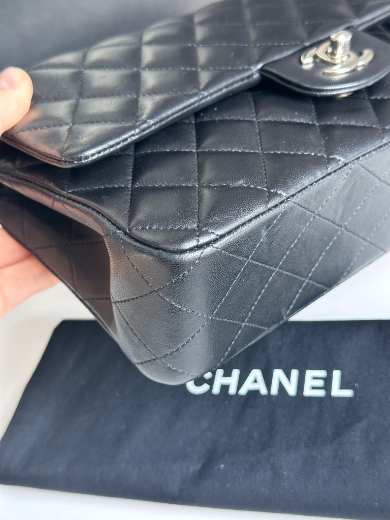 Classic Medium Double Flap bag