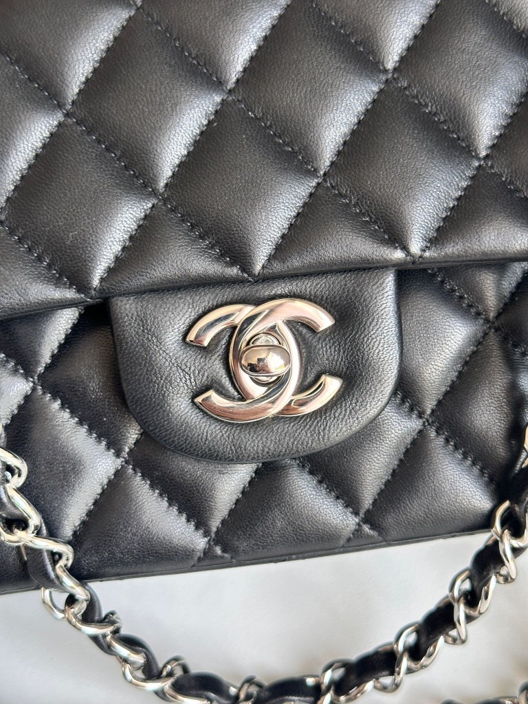 Classic Medium Double Flap bag