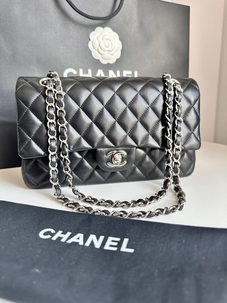 Classic Medium Double Flap bag